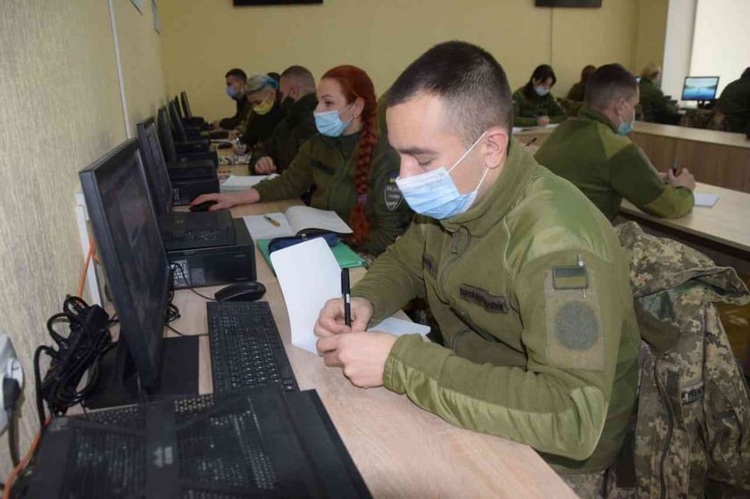 В українській армії запрацювала Школа спеціалістів зв’язку та кібербезпеки