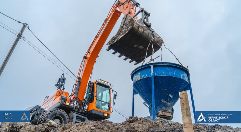 На Чернігівщині ремонтують міст через річку Недра (ФОТО)