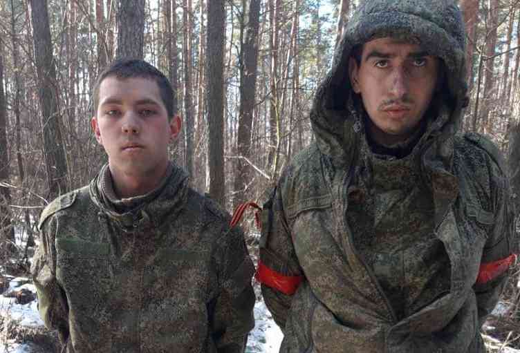Українські піхотинці взяли в полон двох російських військових