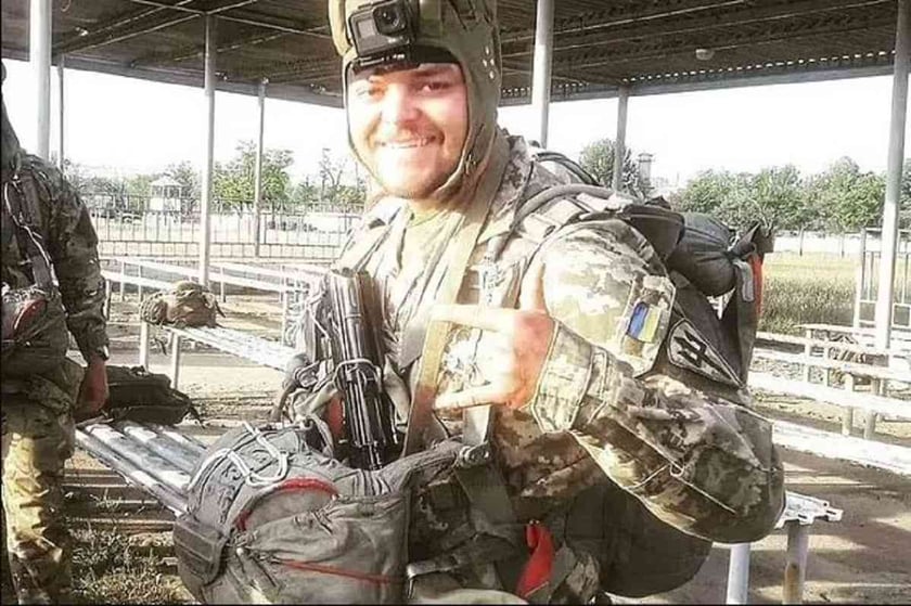 Британський боєць захищає Маріуполь і впевнений, що місто вистоїть (ВІДЕО)