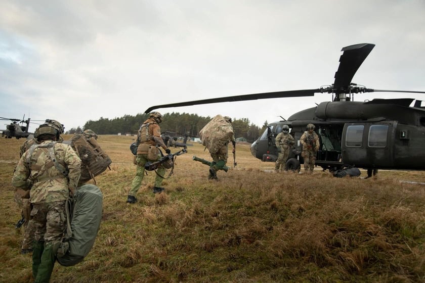 Українські військові знищили майже 170 літаків та гелікоптерів РФ