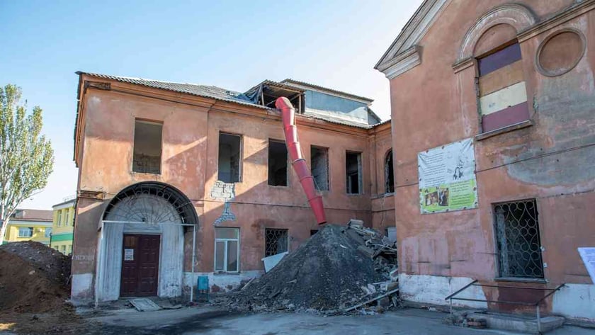 Греція хоче відбудувати розбомблений окупантами пологовий будинок у Маріуполі