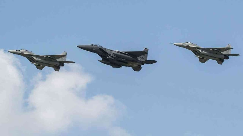 На Харківщині ЗСУ збили ворожий літак (ВІДЕО)