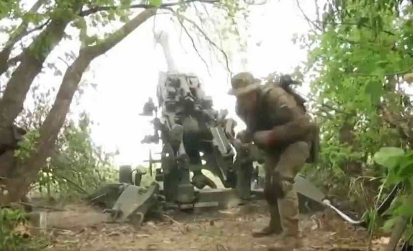 «З першого пострілу». ЗСУ влучили в командний пункт РФ з «натівської» гаубиці (ВІДЕО)