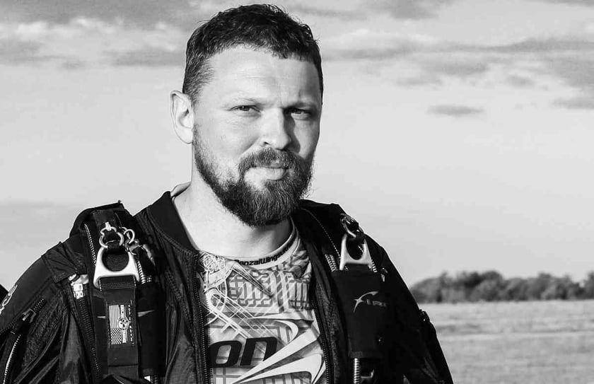 Український підприємець виготовляє брелоки з уламків ворожого літака і купує дрони для ЗСУ