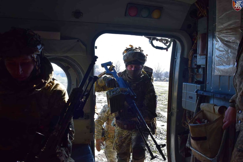 Десантники ЗСУ показали, як вибивали окупантів із захопленого селища (ВІДЕО)