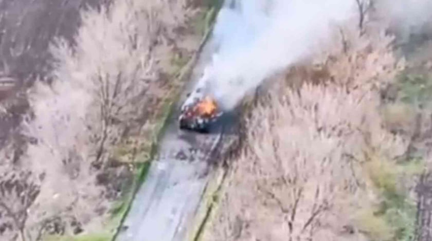 Артилерія ДШВ «наздогнала» ворожий бронетранспортер (ВІДЕО)