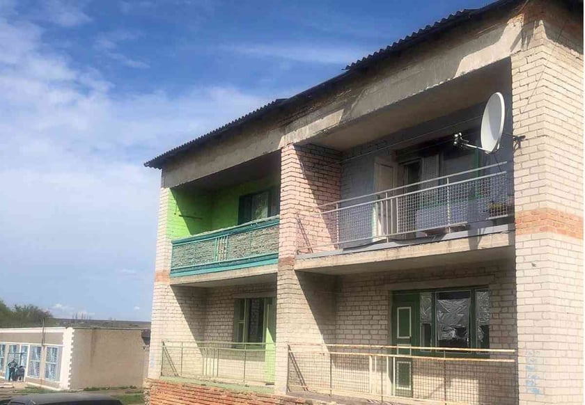 На Кіровоградщині мешканці громади власноруч відновлюють будинок для переселенців