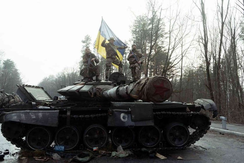 На східному напрямку ЗСУ відбили 9 атак та розгромили 8 російських танків