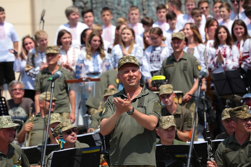 У Львові встановили світовий рекорд із наймасовішого виконання пісні «Ой, у лузі червона калина» (ВІДЕО)