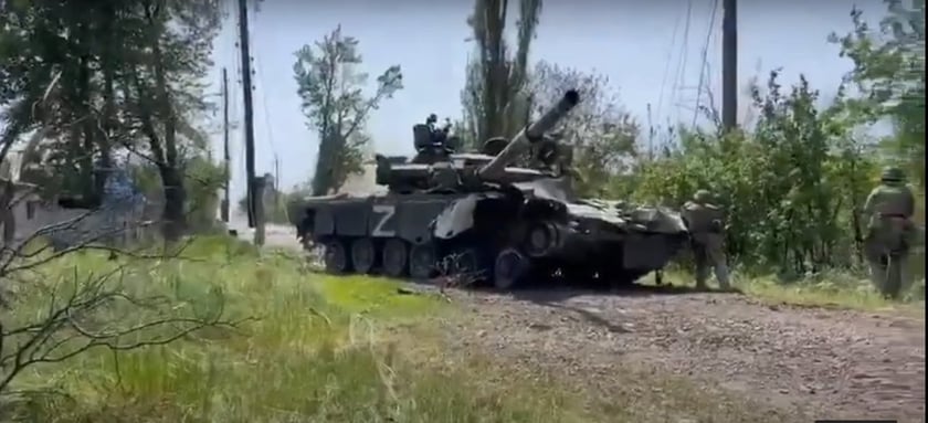 Тероборонівець героїчно підірвав ворожий танк, закинувши гранату в люк (ВІДЕО)