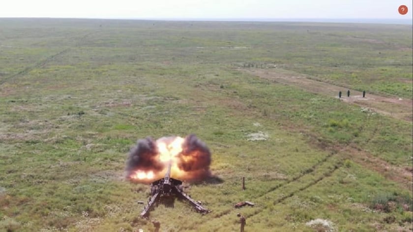 Українські артилеристи спалили ворожу БМП на Харківщині (ВІДЕО)