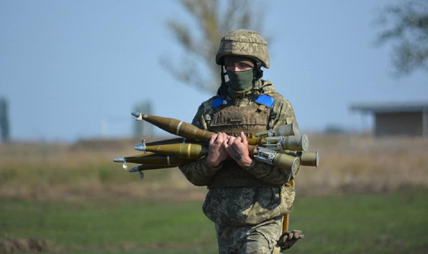 Маріупольська бригада ЗСУ спалила БТР і БМП окупантів (ВІДЕО)