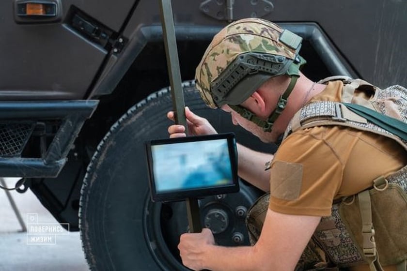 На фронті тестують нову розробку для військових — «відеотрубу розвідника»