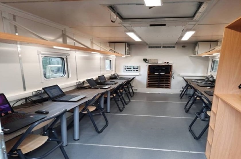 Українська армія отримала на озброєння штабну машину вітчизняного виробництва