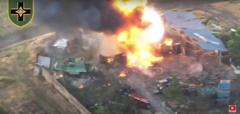 Воїни 28 ОМБр перетворили ворожу БМП-3 із боєкомплектом у красиве багаття (ВІДЕО)