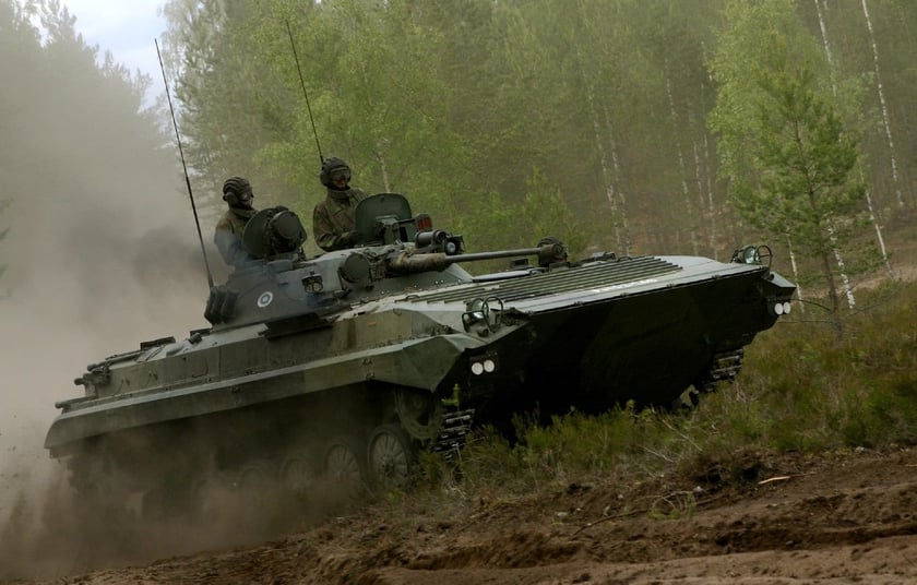 «Азовці» знищили БМП окупантів на східному напрямку (ВІДЕО)