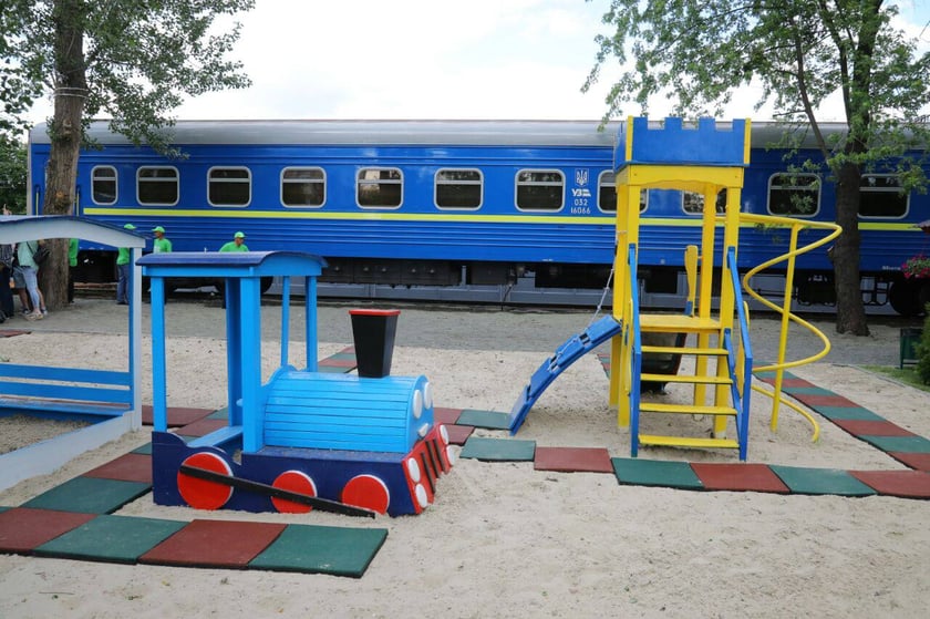 На Київщині відкрили «Залізне містечко» для родин, які втратили житло