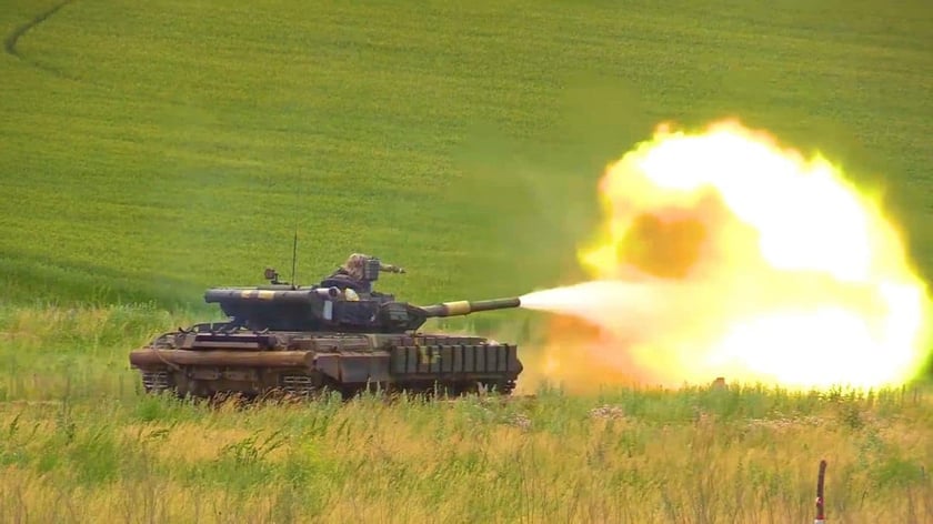Українська армія знищила на Донбасі танк окупантів Т-80БВ (ВІДЕО)