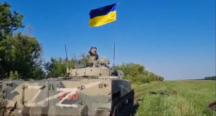 Бійці тероборони під обстрілами затрофеїли ворожу БМП-3 (ВІДЕО)