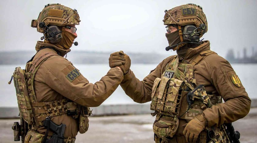 Бойові дрони СБУ знищили два російські БТР та три «Урали» (ВІДЕО)