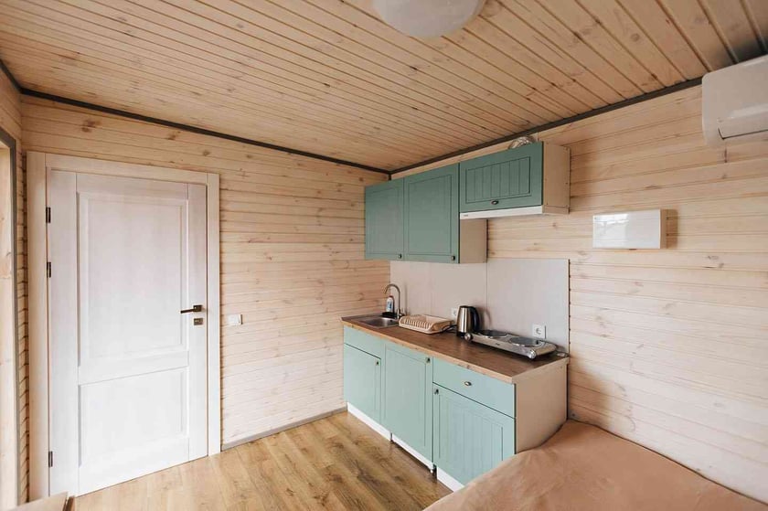 У Луцьку безкоштовно будують шелтери для українців, які втратили житло через війну