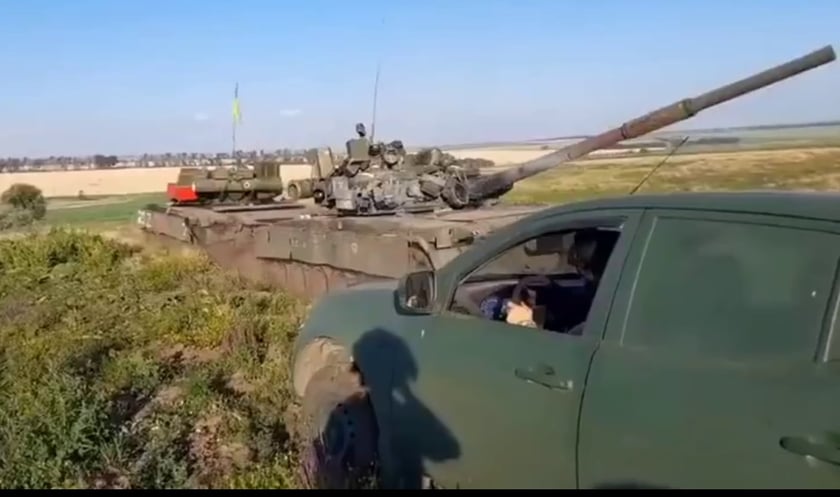 Бійці ЗСУ поповнили «автопарк» двома трофейними танками Т-80БВ (ВІДЕО)