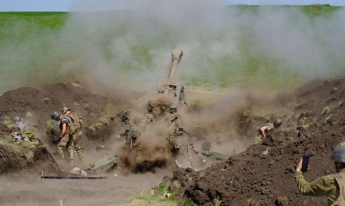 Українські артилеристи влучним пострілом вполювали російський «Піон» (ВІДЕО)