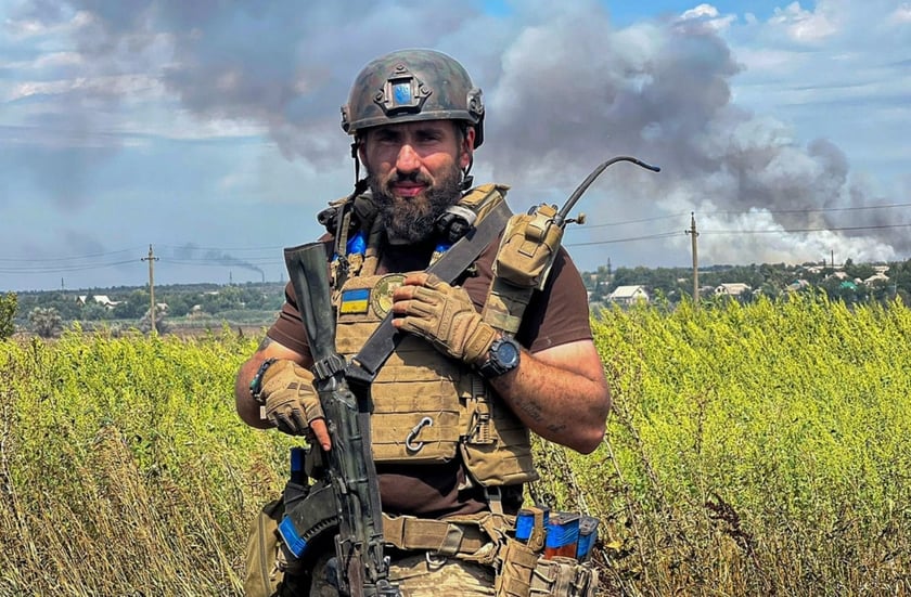 Артилеристи філігранно знищили ворожу БМП (ВІДЕО)