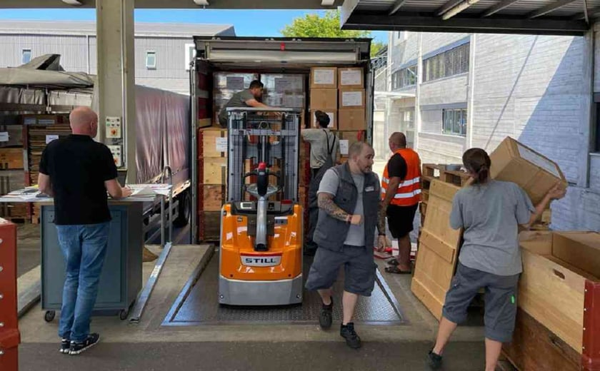 Швейцарія надіслала Україні 100 тонн медичного і протипожежного обладнання