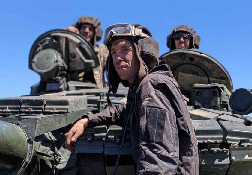 Танкісти ЗСУ вдарили по базі окупантів: знищено техніку та живу силу ворога (ВІДЕО)