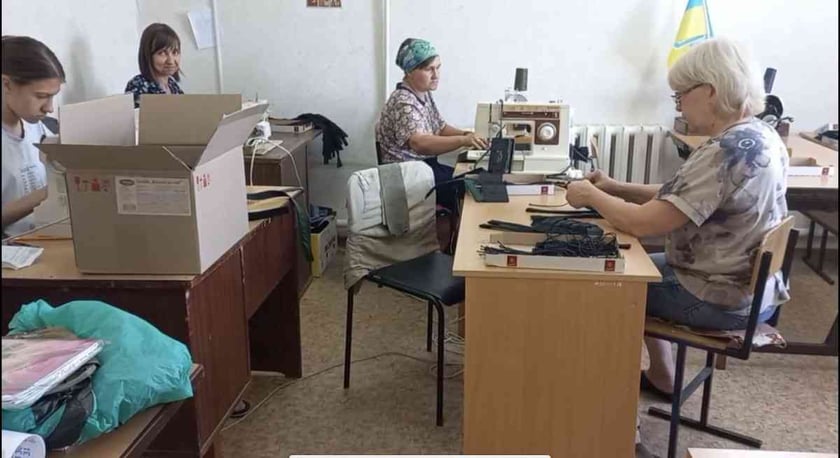 На Запоріжжі волонтери організували цех із пошиву одягу для ЗСУ (ВІДЕО)