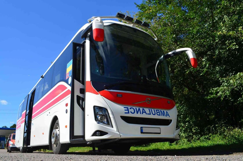 Львівські медики отримали від Норвегії унікальний евакуаційний автобус (ФОТО)
