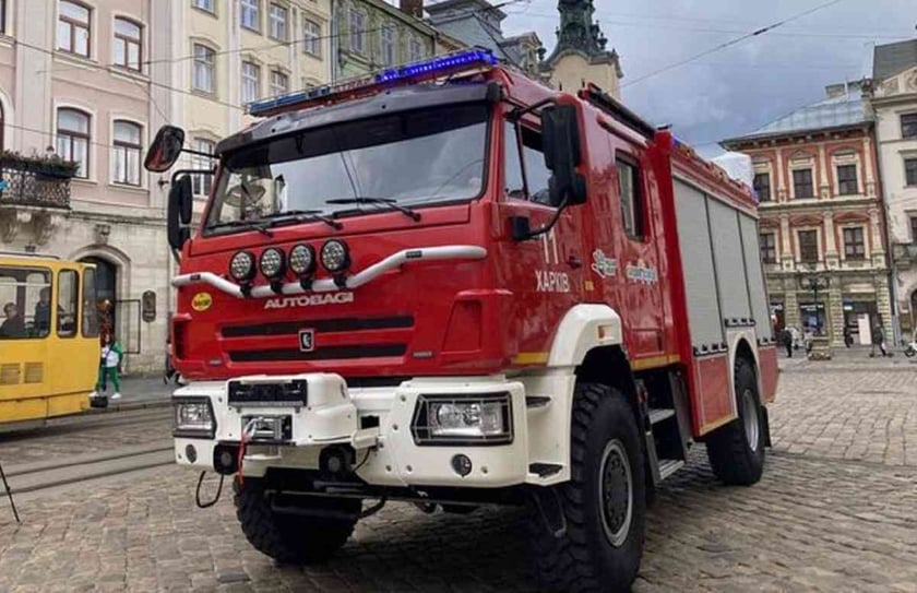 Харківські рятувальники отримали від поляків дві надсучасні пожежні машини (ВІДЕО)