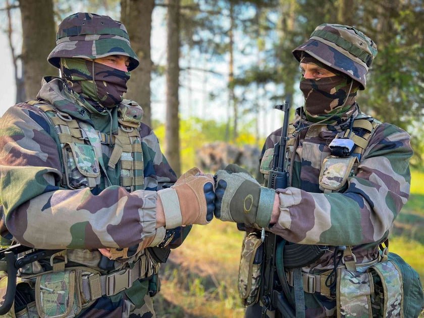 Воїни ЗСУ знищили ворожу САУ «Гіацинт-С» та вантажівку з боєприпасами (ВІДЕО)