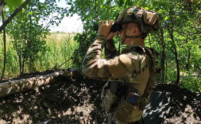 79 бригада знищила ворожий БТР-82А ударами з арти та дрона (ВІДЕО)