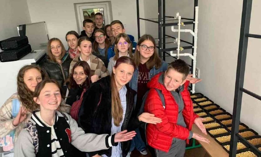 Львівські школярі отримали обладнання для вирощування мікрозелені