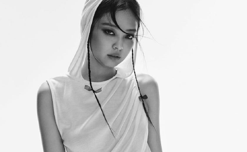 Південнокорейська реперка Дженні Кім одягла сукню від української дизайнерки