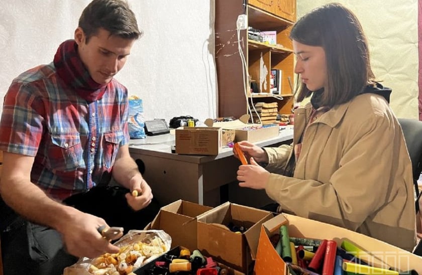 Черкаські волонтери створили цех з виготовлення павербанків для ЗСУ