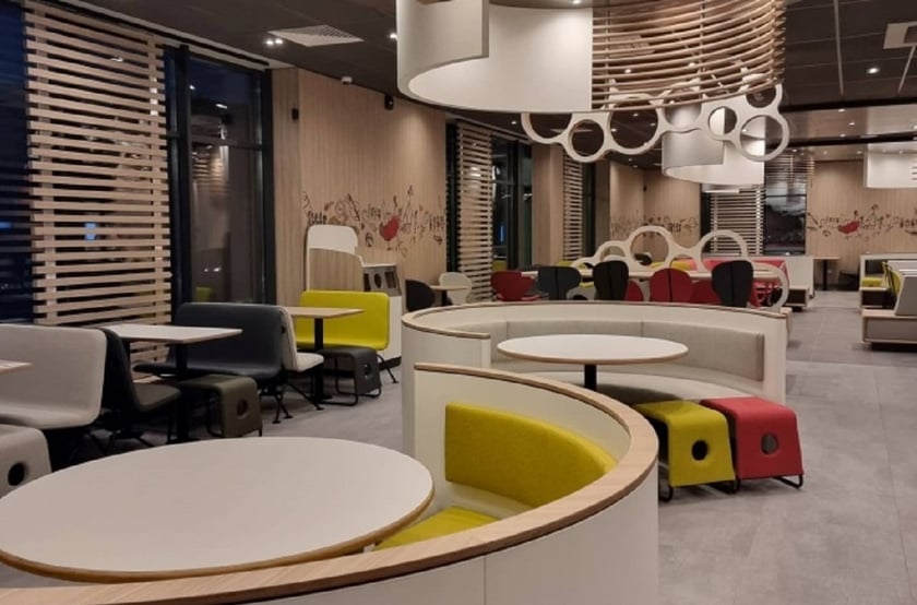 У Києві відкрили 2-поверховий McDonald’s неподалік Оболонської набережної