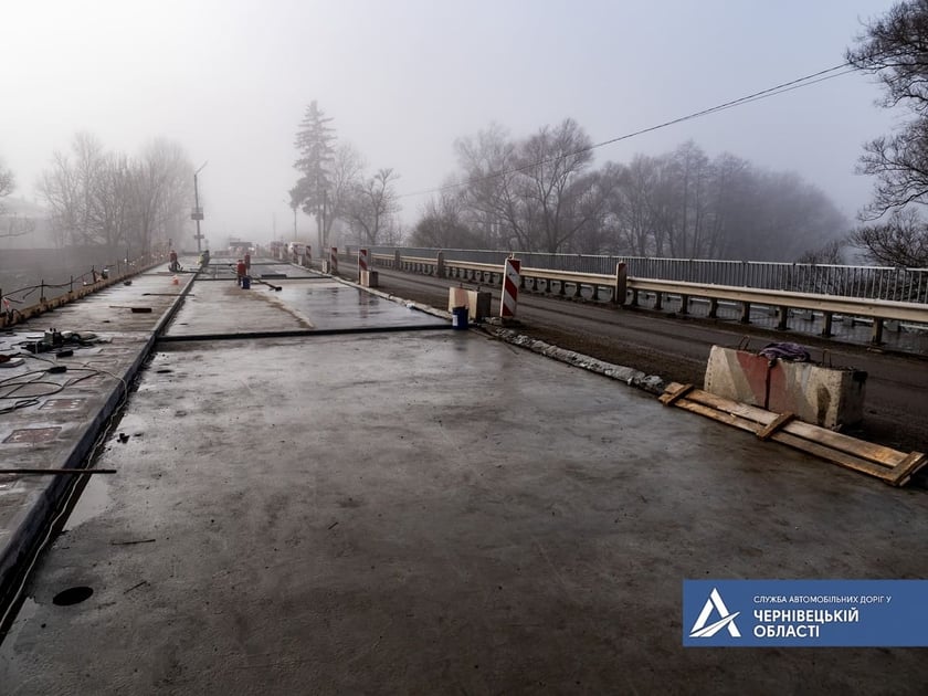 На Буковині завершили бетонування мосту через річку Серет