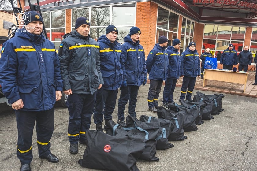 Київські рятувальники отримали від благодійників спорядження для водолазів