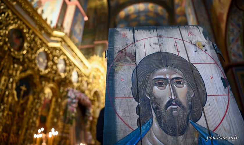 У Михайлівському соборі презентували ікони, намальовані на ящиках від набоїв