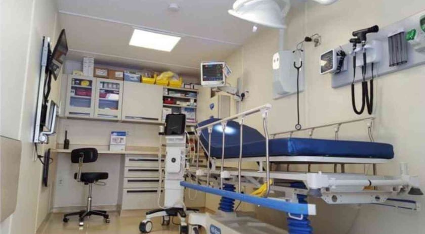 Херсон отримав мобільний травмпункт та пологовий на колесах