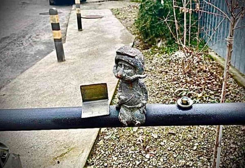 В Ужгороді встановили мініскульптуру на честь «професора з окопу» Федора Шандора