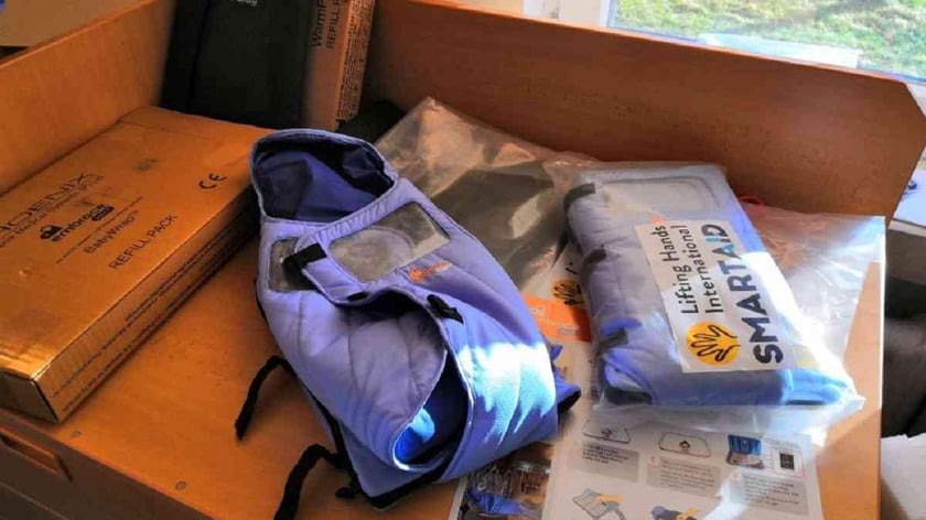 Американська компанія передала Львівщині спецковдри для немовлят