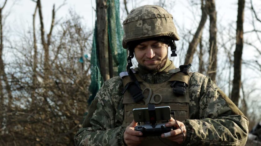 Миколаївські десантники показали, як з дронів нищать позиції окупантів (ВІДЕО)