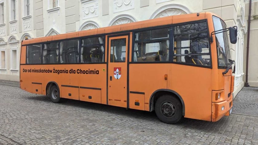 Хотинська громада отримала шкільний автобус від іноземних партнерів