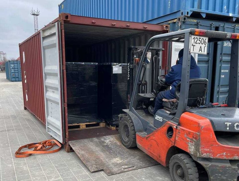 Німецька залізнична компанія передала «Укрзалізниці» понад 60 генераторів