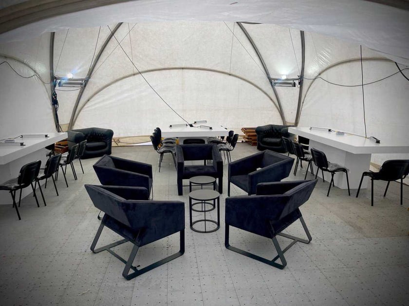 На Київщині встановлюють переносний пункт незламності від архітектора Маріо Кученеллі